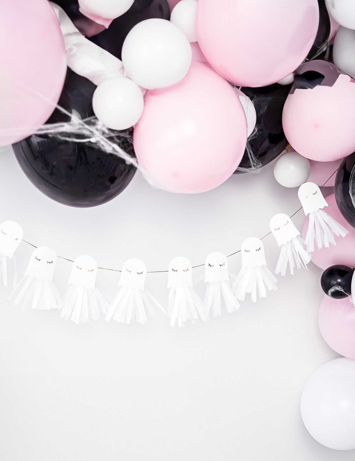 Fehér és arany szellem papírfüzér, 1,3 m, összeszerelést igényel