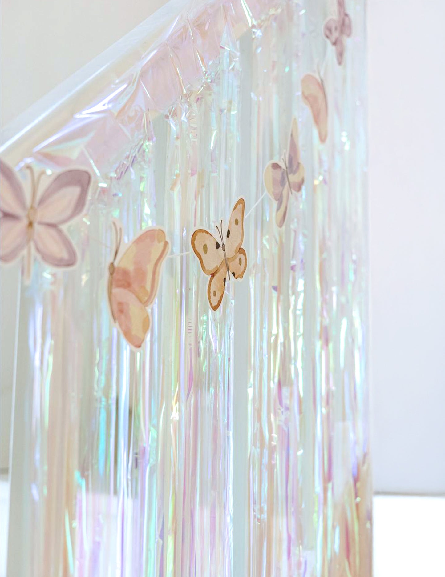 Pasztellrózsaszín papír pillangó girland 10 cm x 1,5 m varázslatos hangulat