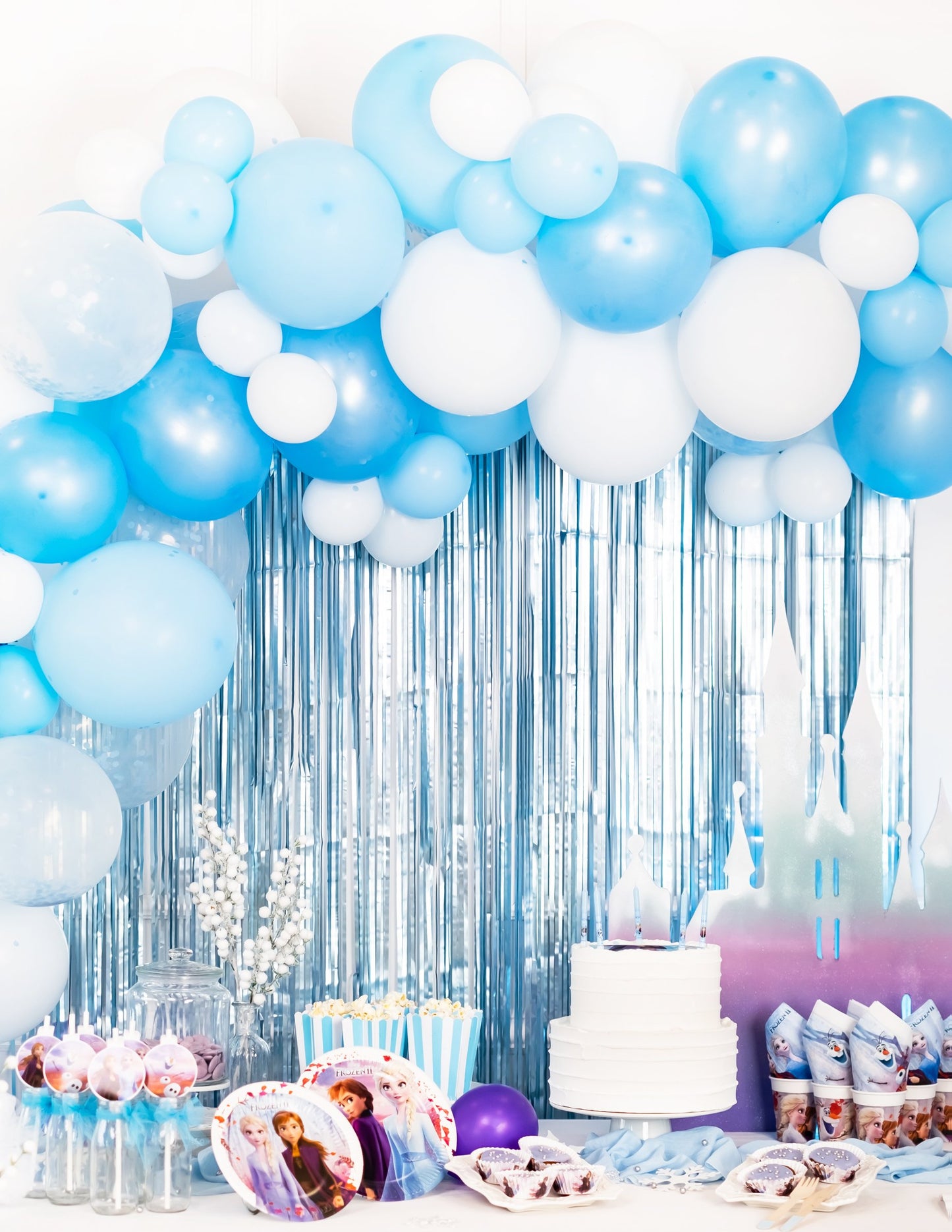 A Kit Ark 70 léggömbből bomlik, kék színű