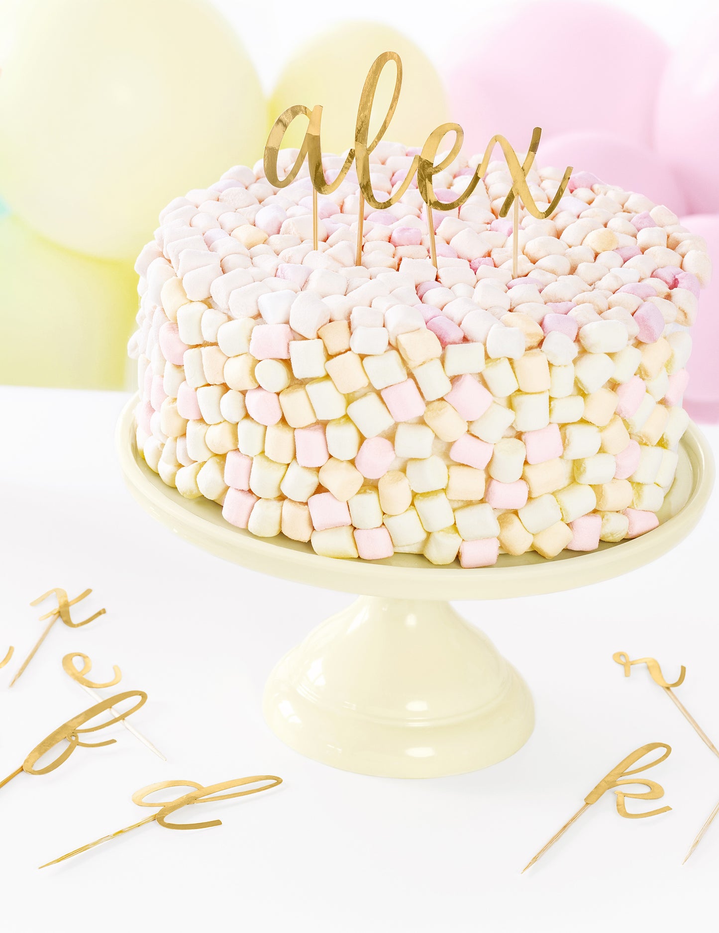 Fából készült tortadísz készlet fémes arany betűkkel tortára