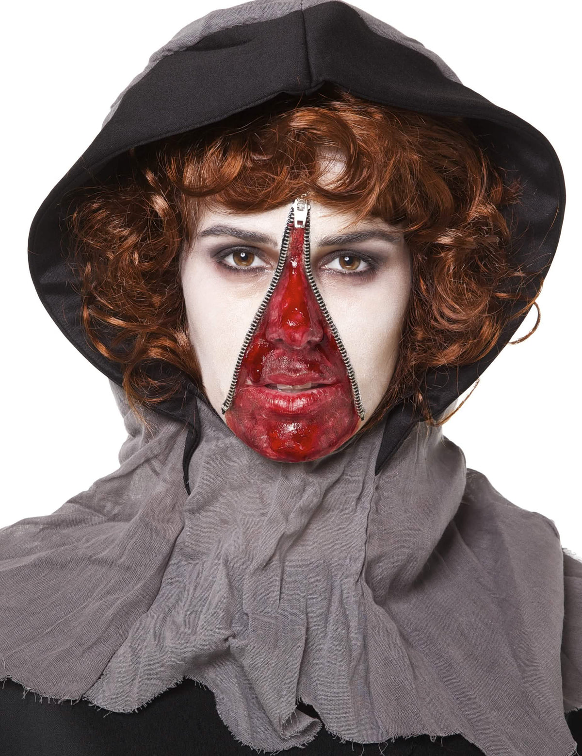 Szemből nézet a halloween cipzár sminkek készlet végső látványáról
