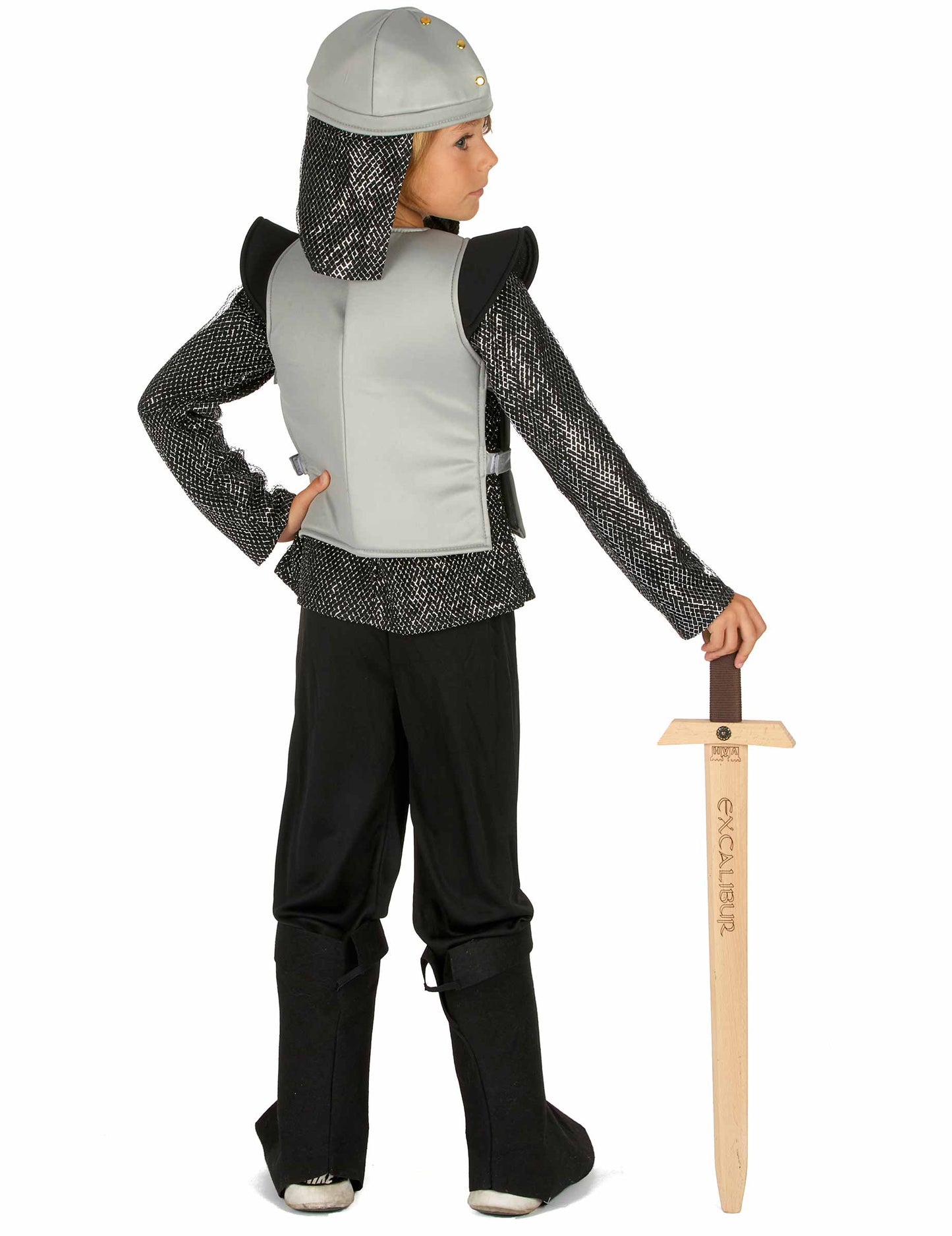 Chevalier álruhával egy fiú sárga oroszlánjával