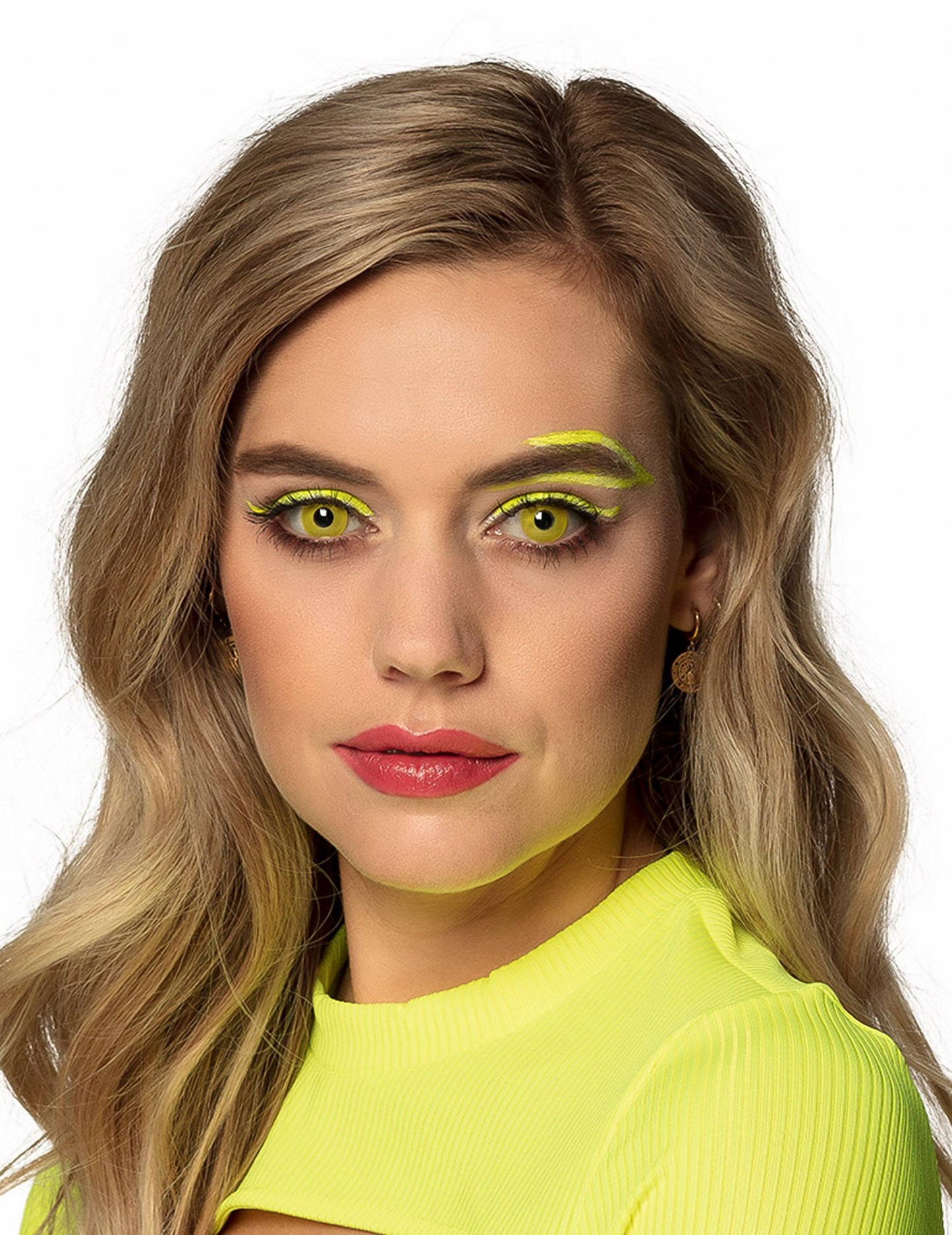 Elölnézet az arcról felnőtt UV sárga fantázia lencsékkel