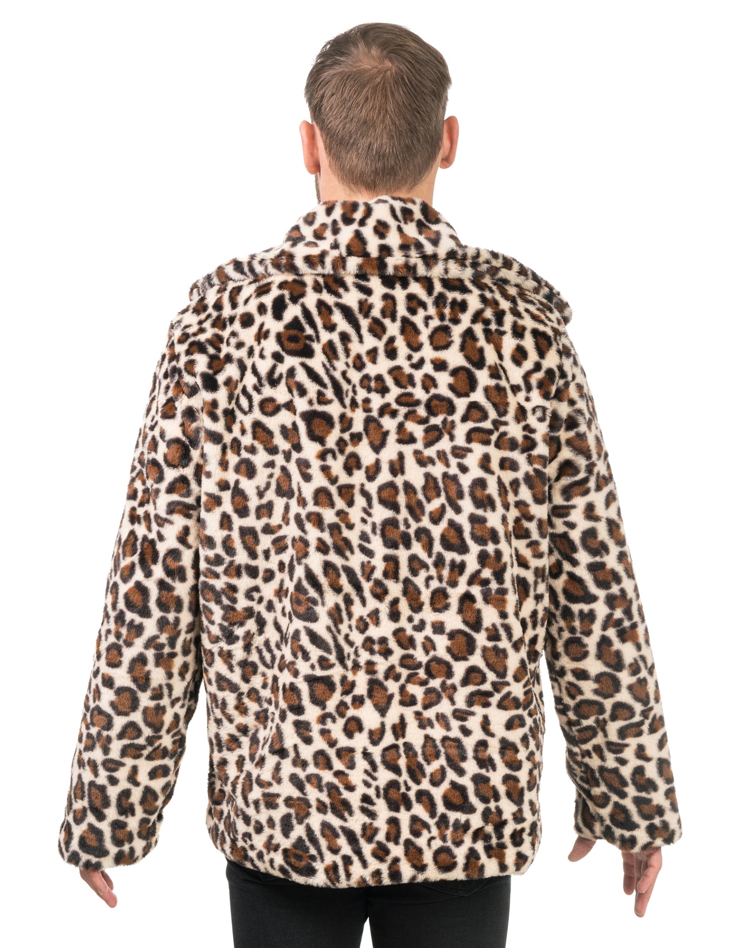 Vue de dos du manteau en fausse fourrure léopard