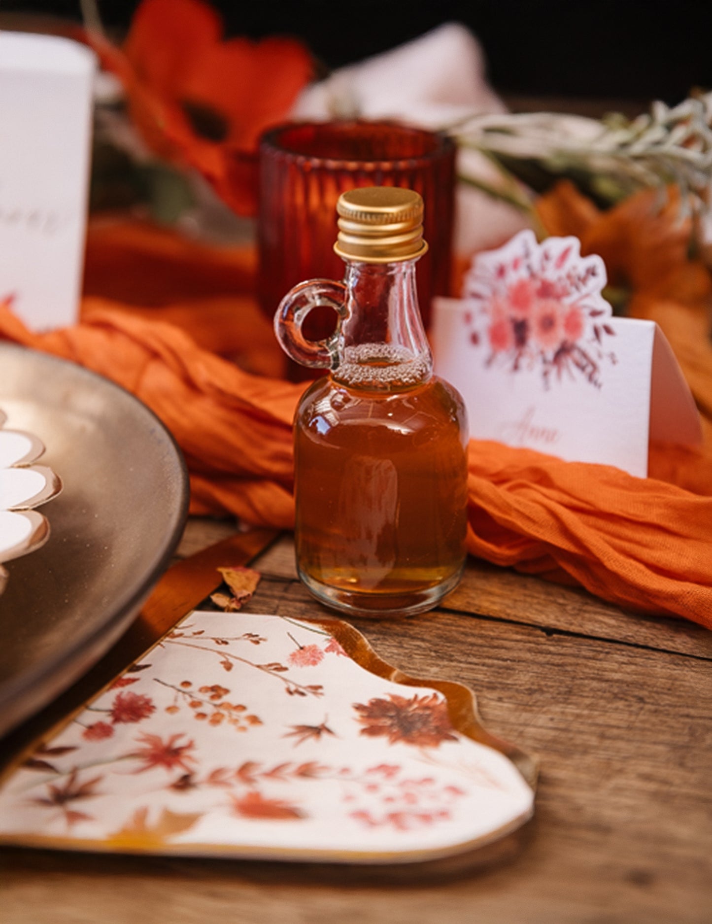 Miniatűr átlátszó üvegpalack füllel és arany dugóval, 50 ml, esküvőkre