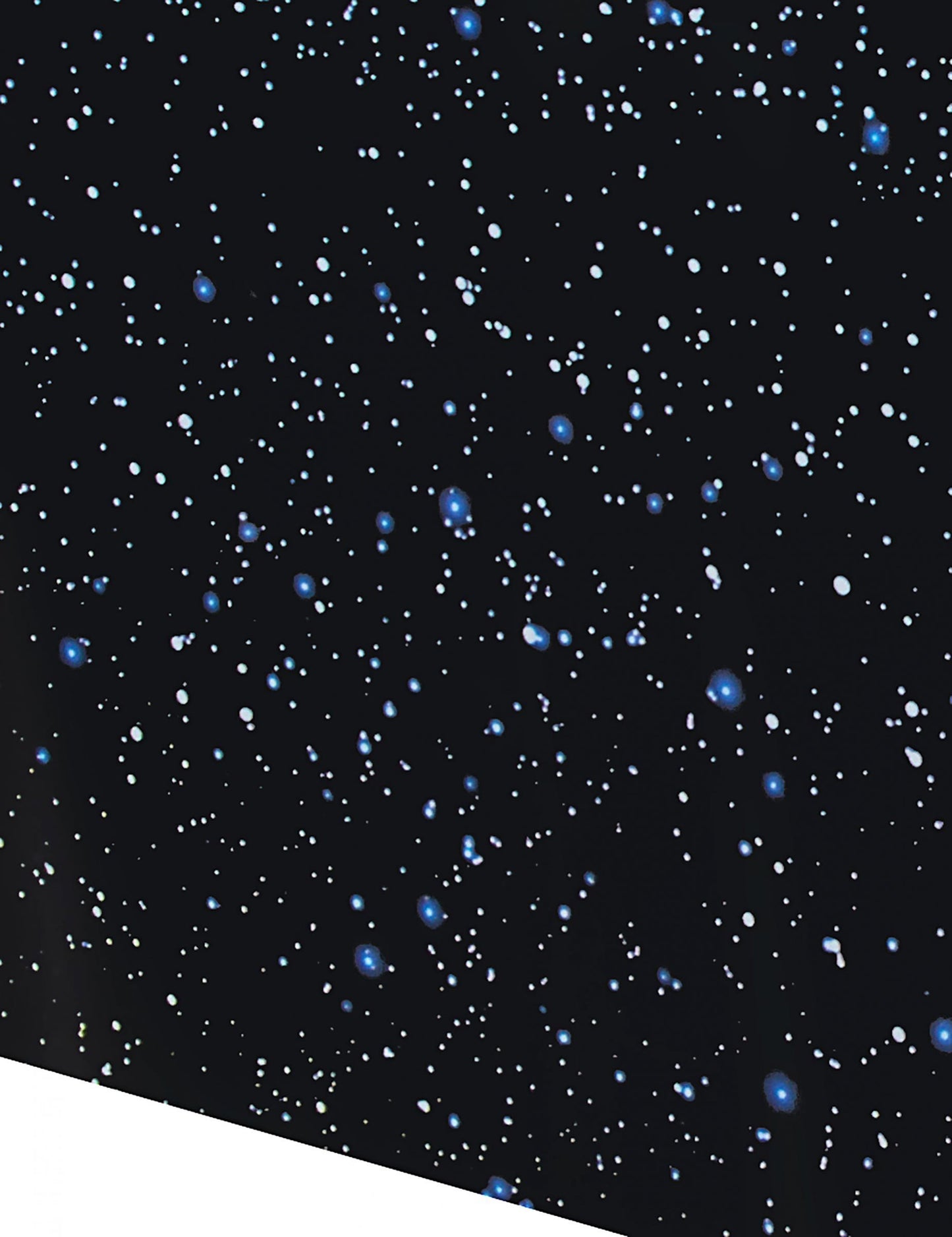 A fekete űrbéli születésnapi műanyag terítő csillagos mintájának részlete