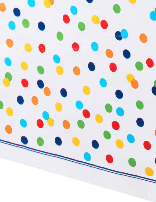 Gros plan sur les pois multicolores de la nappe en plastique happy birthday à pois colorés