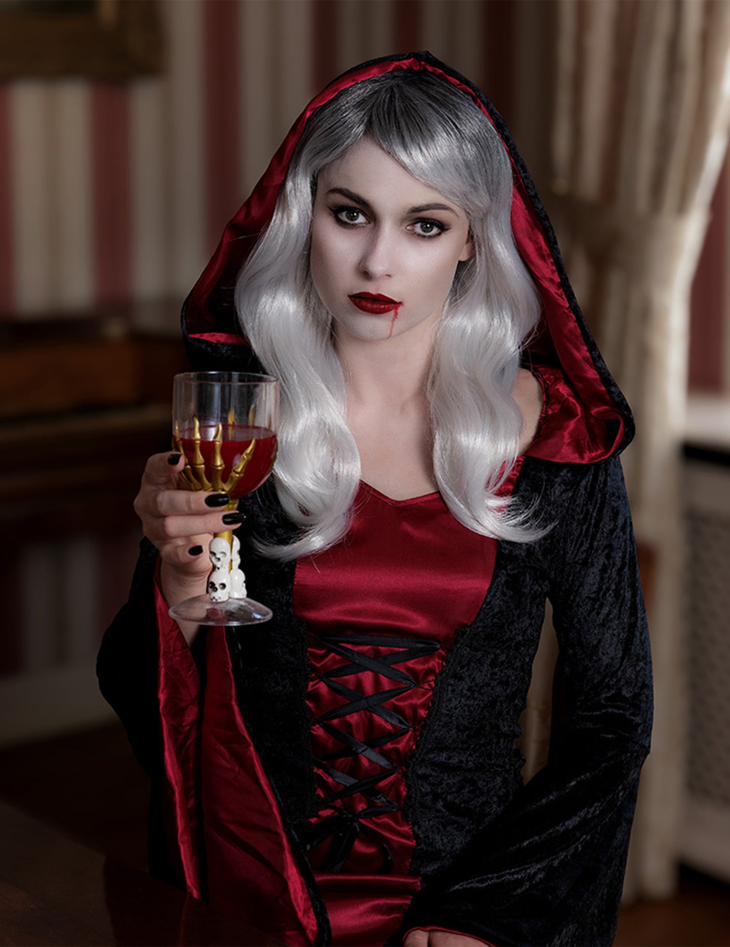 Hosszú fehér és szürke paróka Halloween felnőtt
