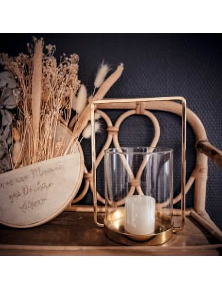 Mise en situation du photophore en verre pour mariage doré cadré