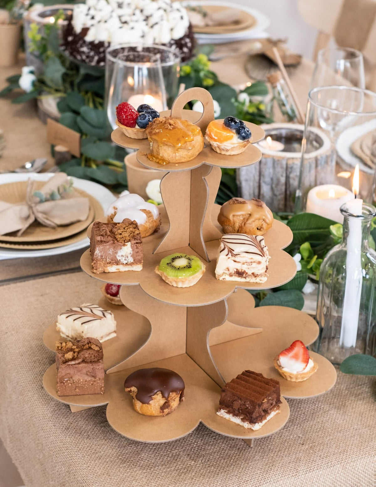 Karton kraft cupcake 3 szintes állványának elrendezése