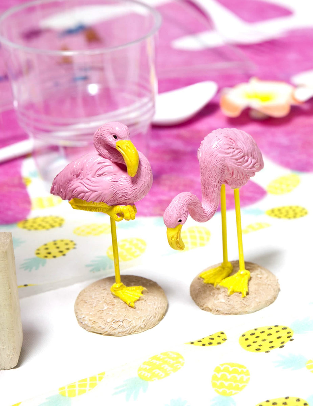 Részletek a flamingó gyanta modellekről trópusi bulihoz