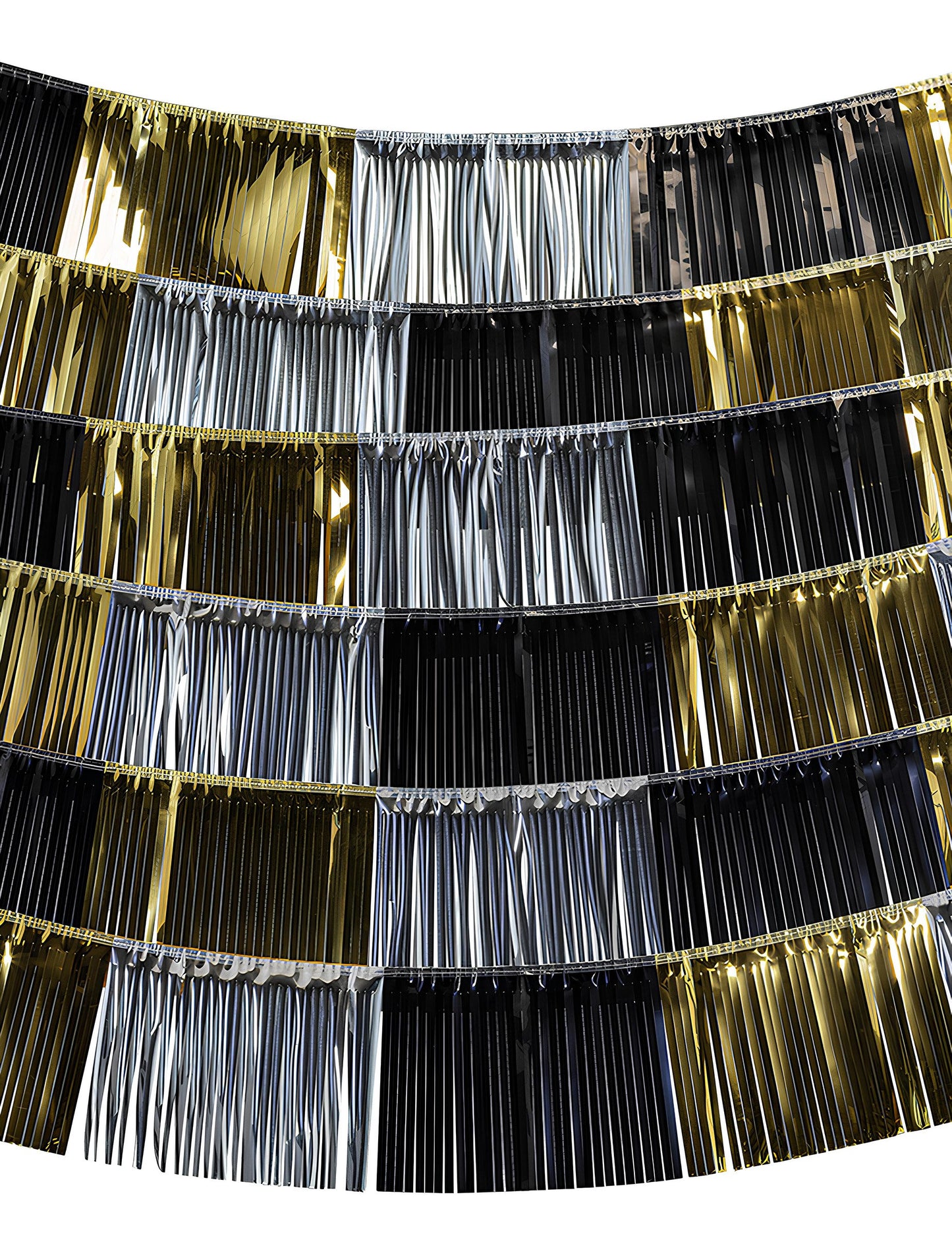 1 háttér, 6 darab 150 x 26 cm-es fémszálas rojtfüzér cm 