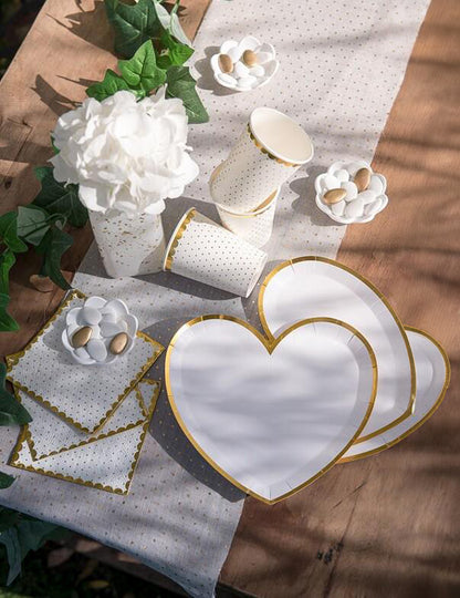 10 db fehér és arany színű, szív alakú kartontányér, 22,5 x 20 cm cm keresztelőre és bulira