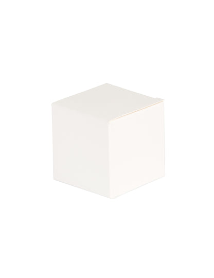10 doboz fehér négyzet alakú kartonban 5 x 5 cm