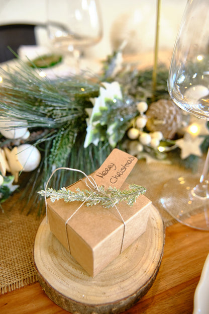 10 négyzet alakú kartondoboz 6 cm -es címkével