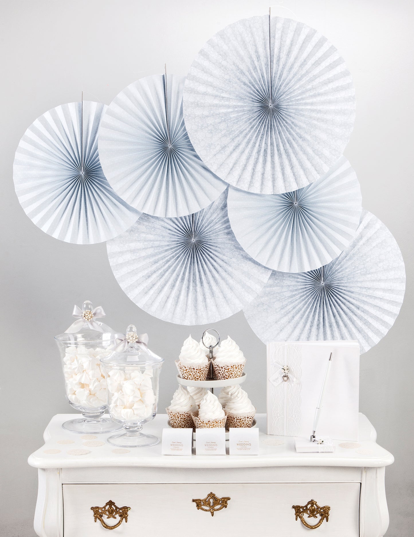 10 fehér csipkés cupcake szegély 5,5 x 8,5 cm, esküvői dekorációk