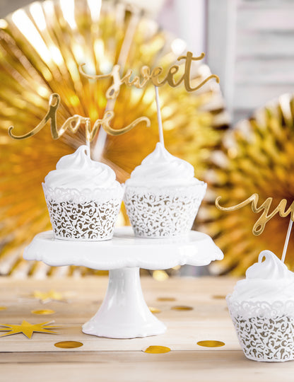 10 fehér csipkés cupcake szegély 5,5 x 8,5 cm, esküvői dekorációk