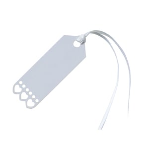 10 fehér szív alakú címke szaténszalaggal 7 x 2 cm esküvőre 