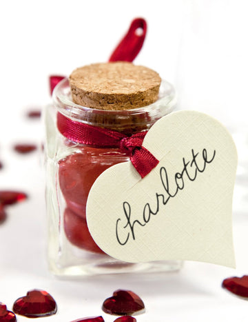 10 fehér szív alakú címke 5 x 4,5 cm szalag számára kialakított bevágással 