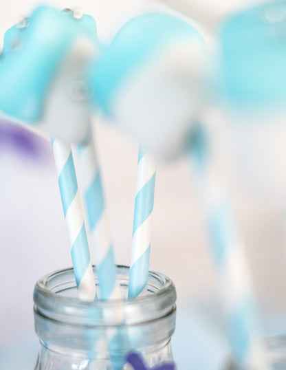 10 pasztell kék csíkos karton szalma 19,5 cm