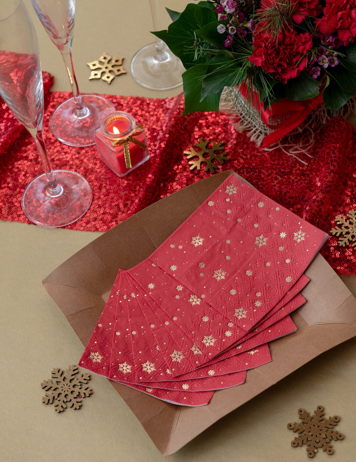 10 db kis piros papírszalvéta arany pelyhekkel, 25 x 25 cm cm karácsonyi