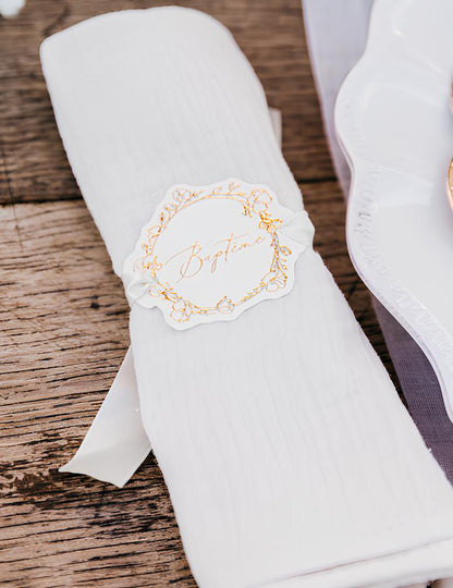 10 db krémszínű és aranyfehér papírból készült keresztelő szalvétagyűrű