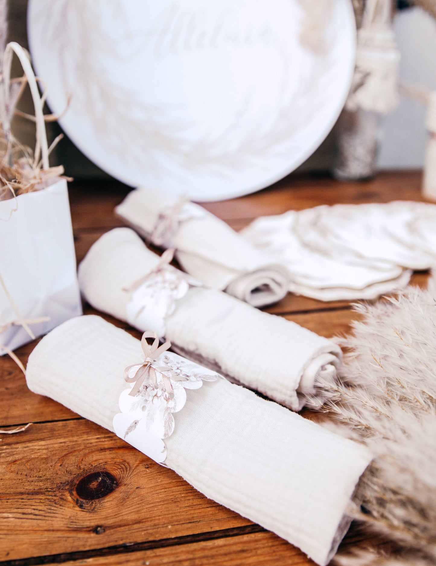 10 db fehér papír szalvétagyűrű pampafű és pamutvirág mintával