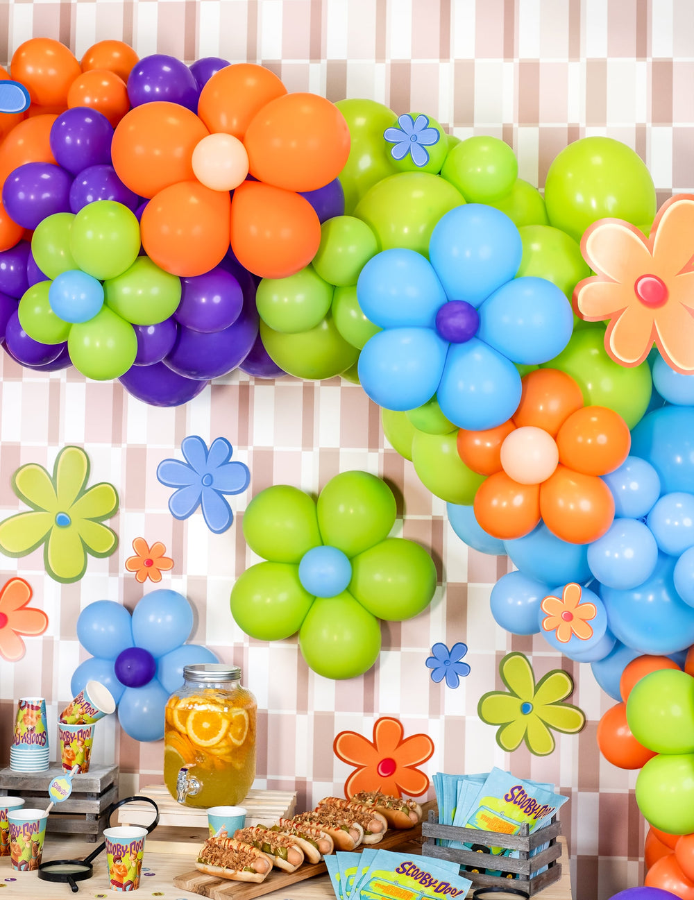 Mise en situation lors d'un goûter du mini ballon en latex décoration anniversaire vert clair