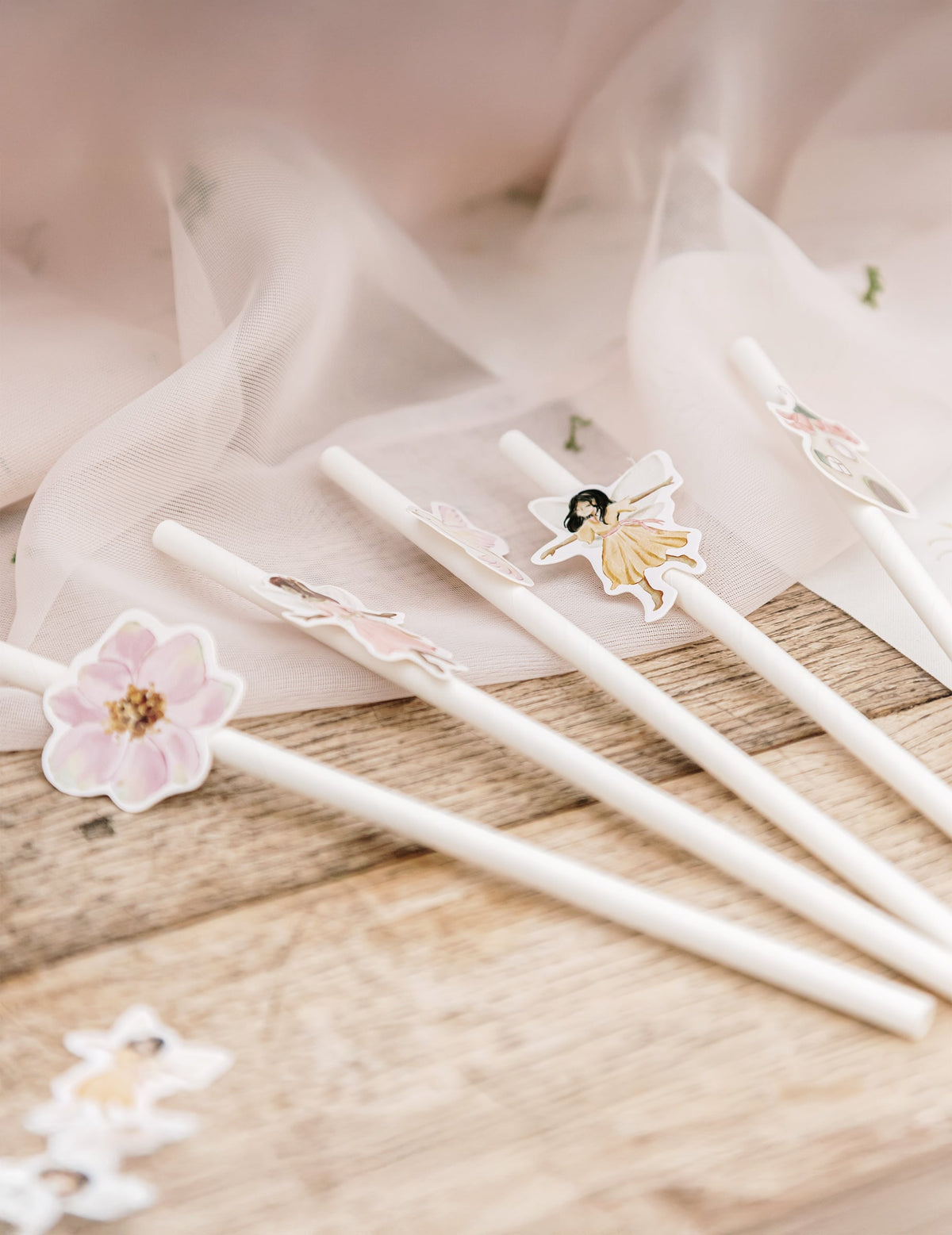 Pailles en papier fée pour anniversaire enfant blanc et rose pastel
