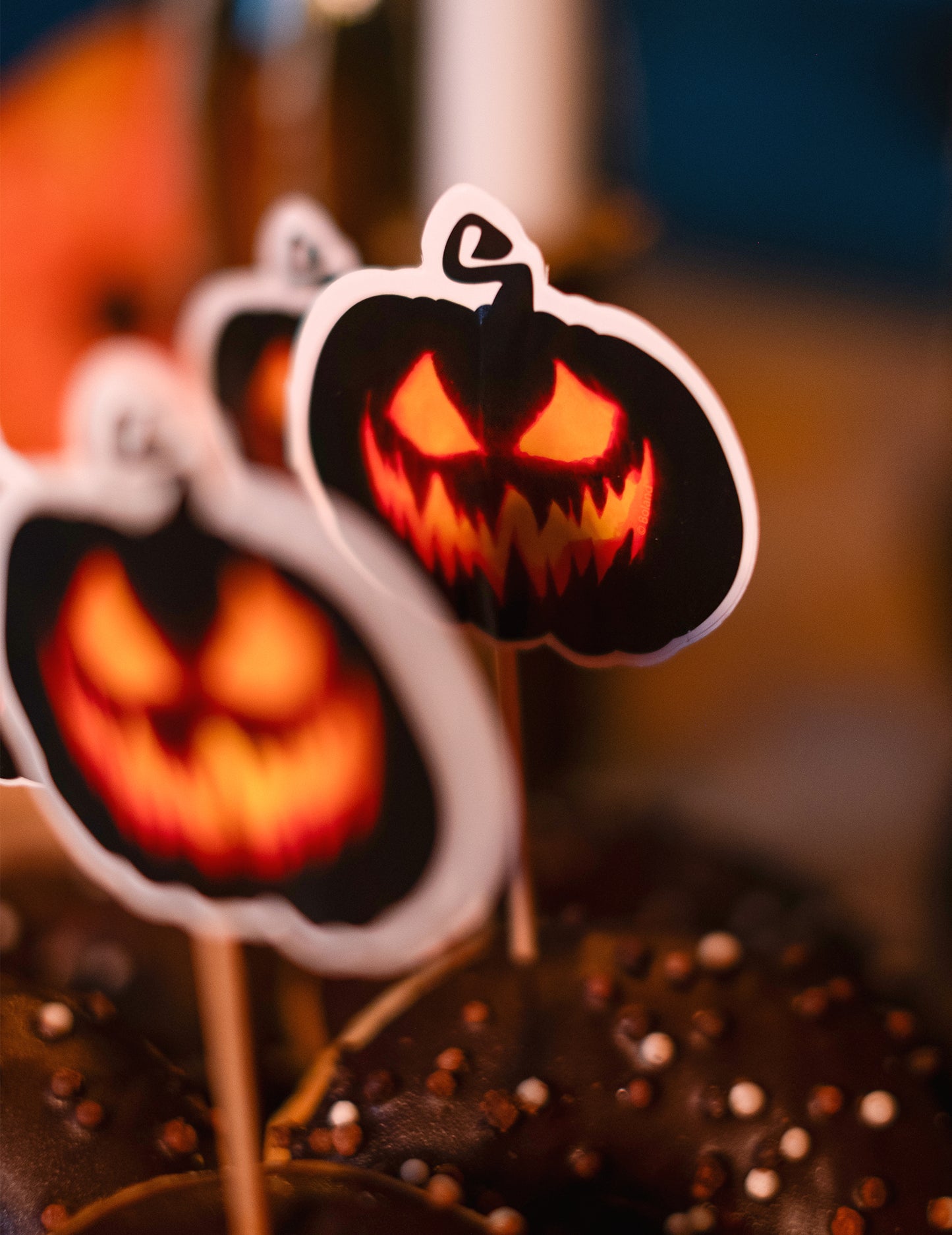 Gros plan sur le motif des pics citrouille terrifiante