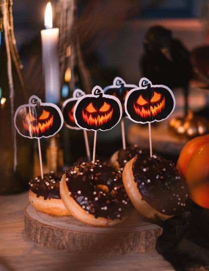Mise en scène avec bougies des pics citrouille terrifiante
