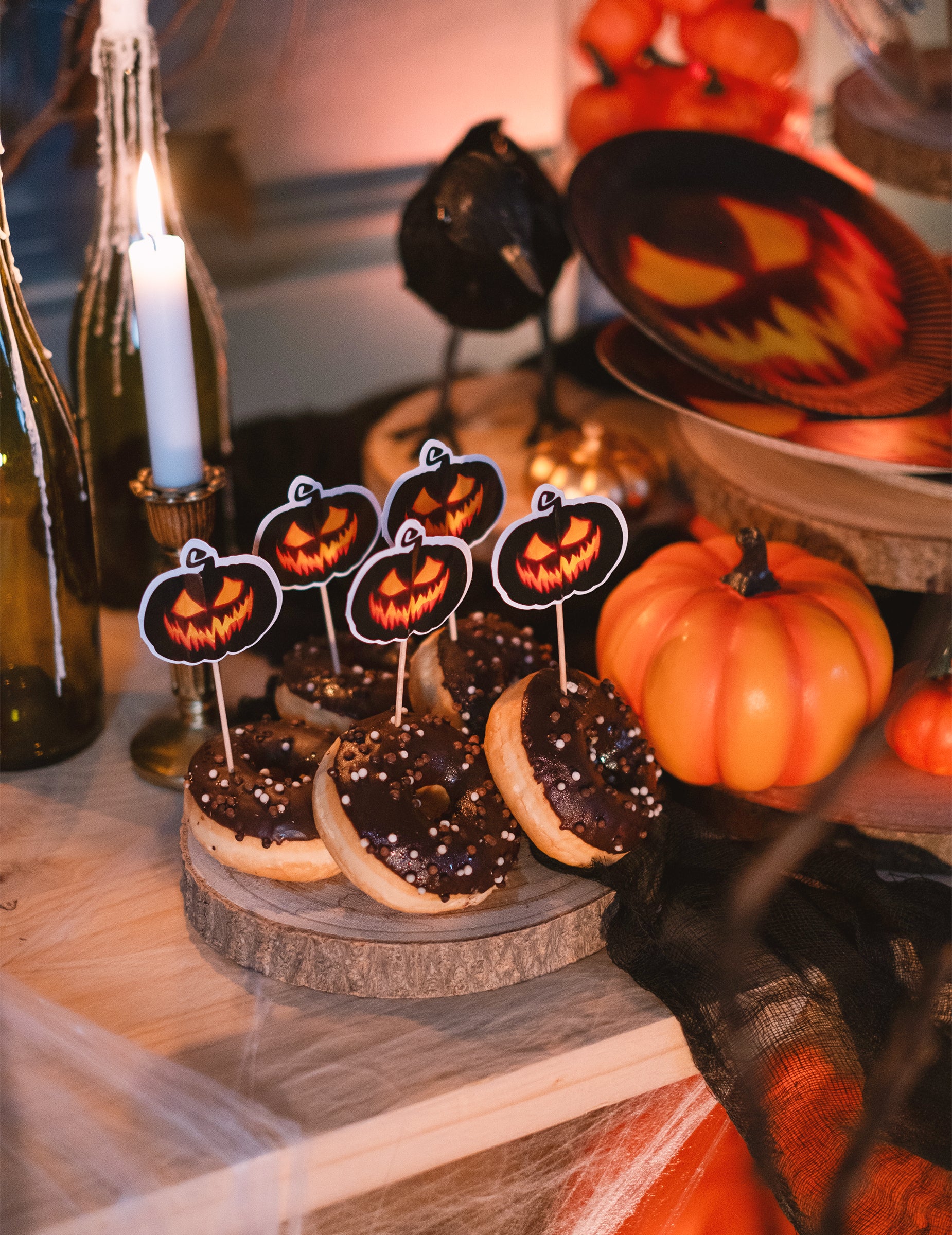 Décoration de donuts avec les pics citrouille terrifiante