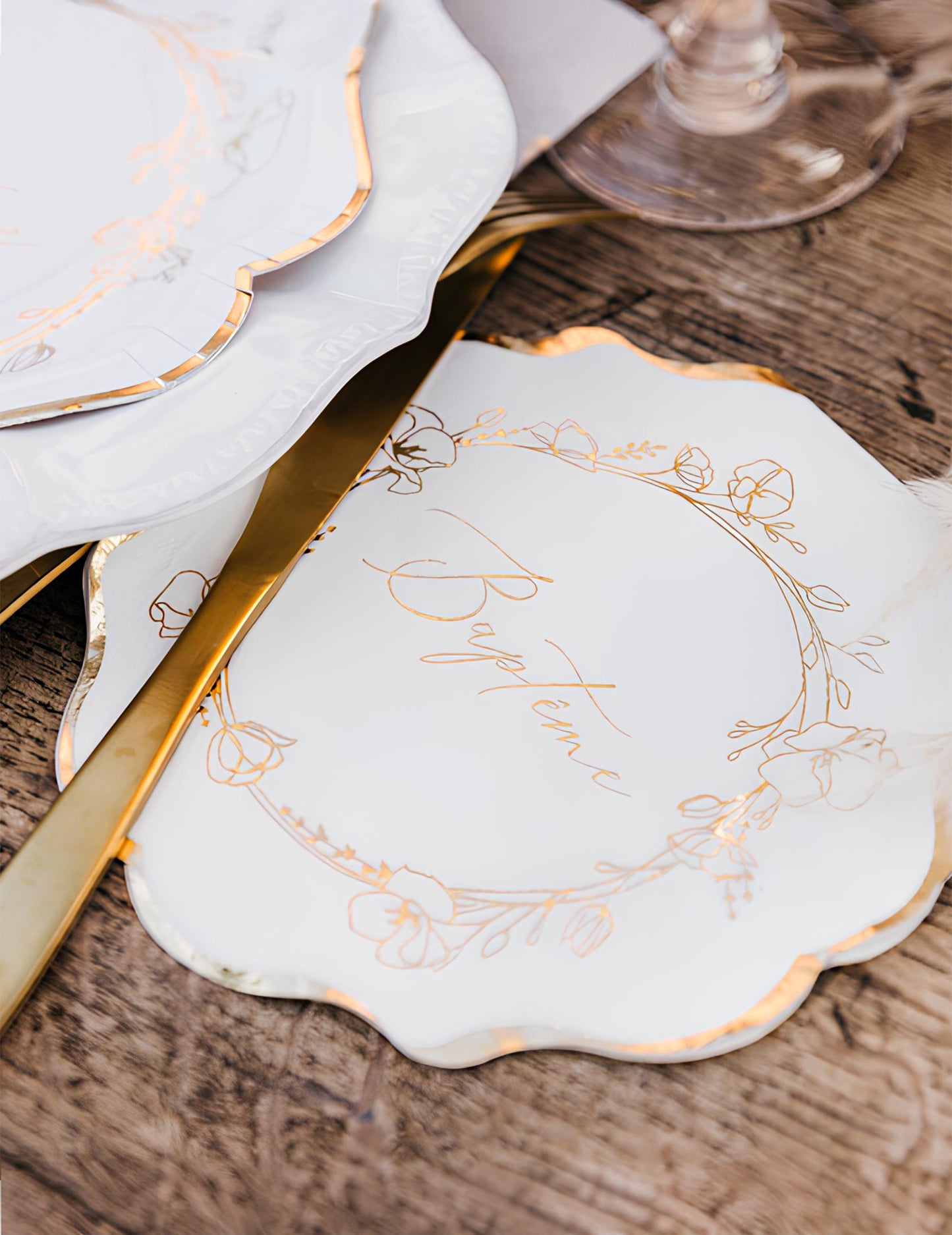 16 db keresztelői papírszalvéta, 33 x 33 cm cm arany virágok