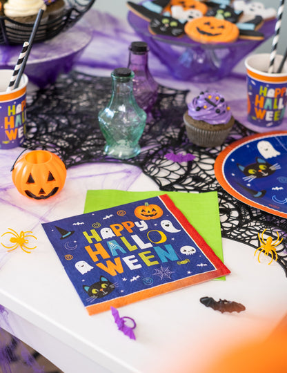 16 Halloween Friends 33x33 cm -es papír törülközők