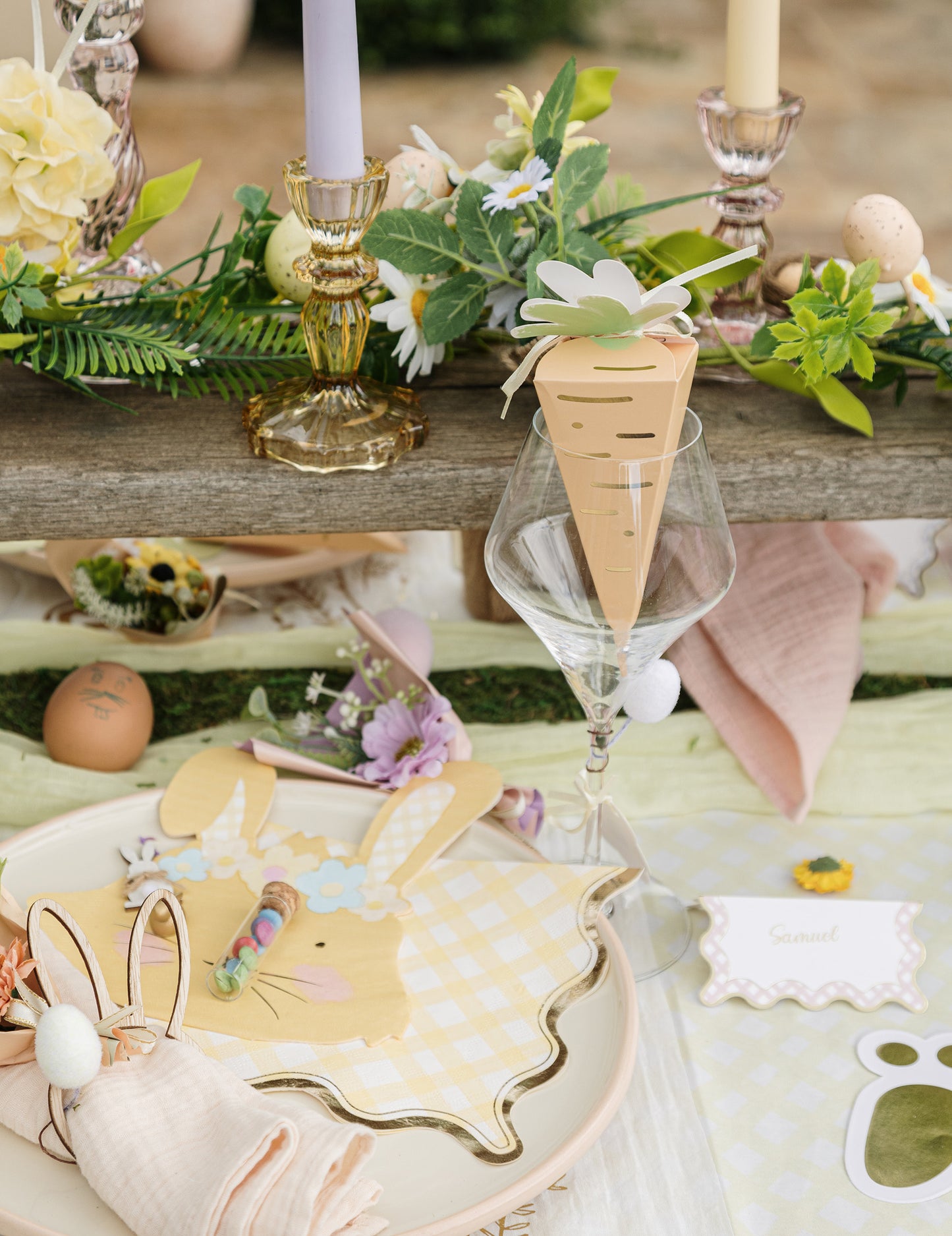 16 db kockás mintás papírszalvéta lila, rózsaszín, sárga, zöld és arany színben, 33x33 cm