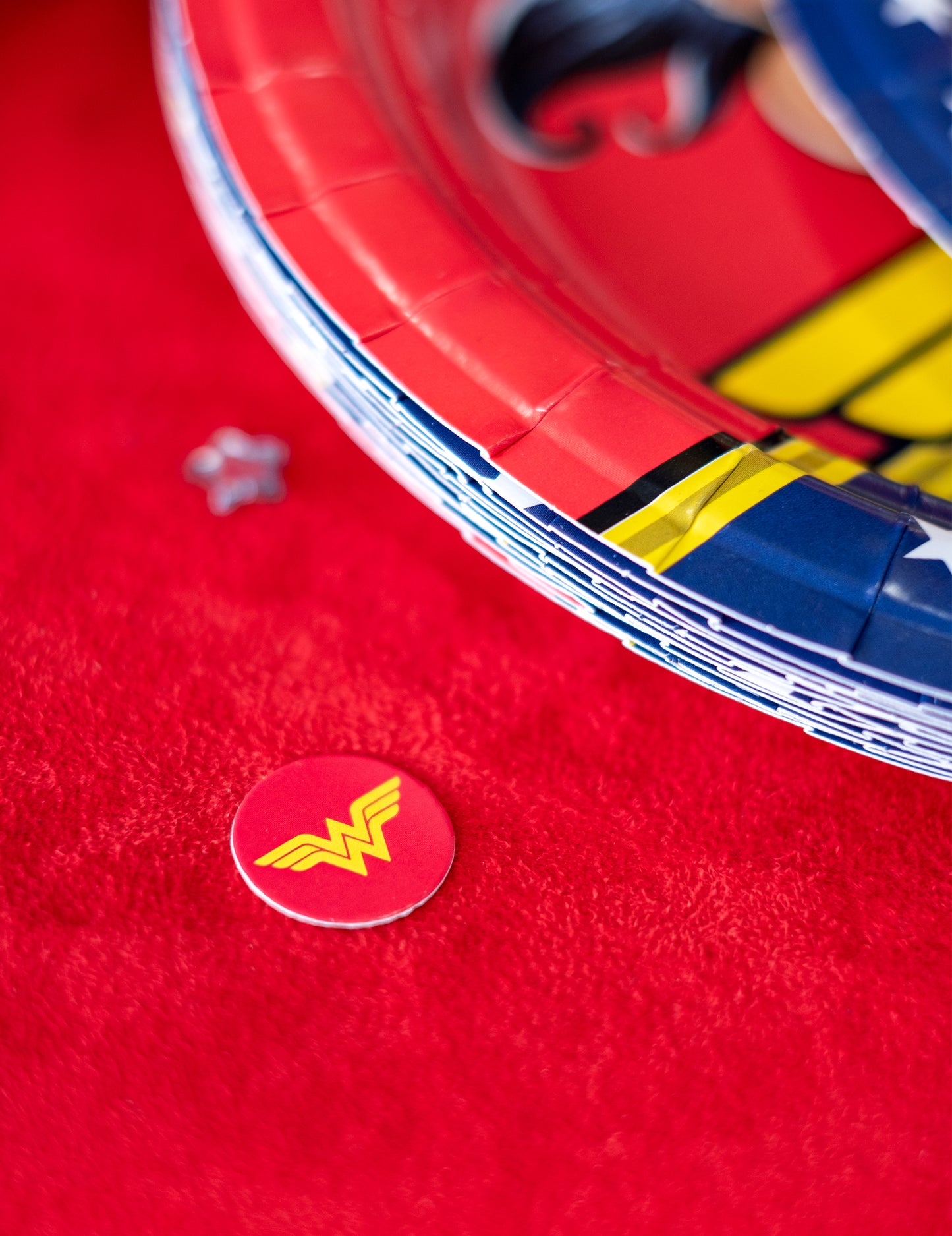 160 db Wonder Woman™ konfetti 2 cm