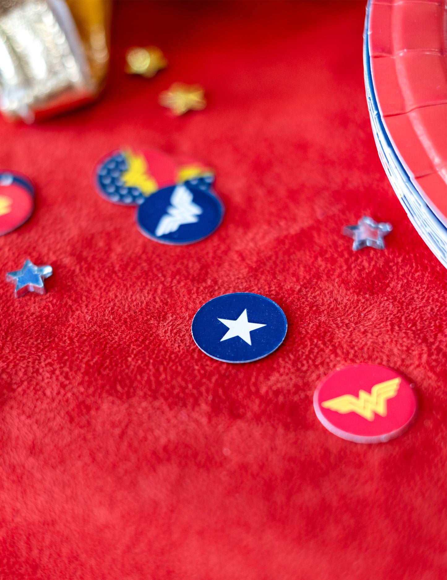 160 db Wonder Woman™ konfetti 2 cm