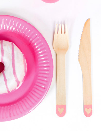 18 couverts en bois rose avec cœur 16 cm jetables