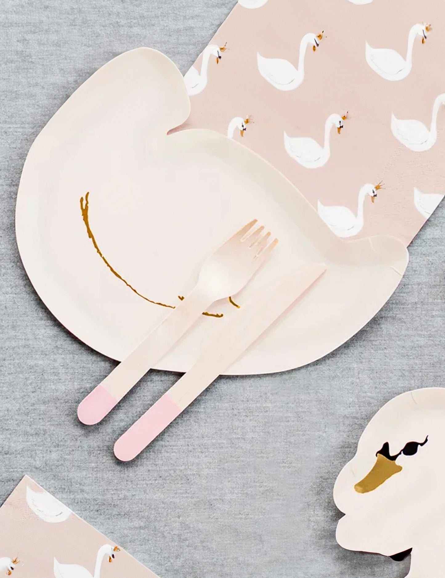 18 halványrózsaszín fa teríték 16 cm természetes