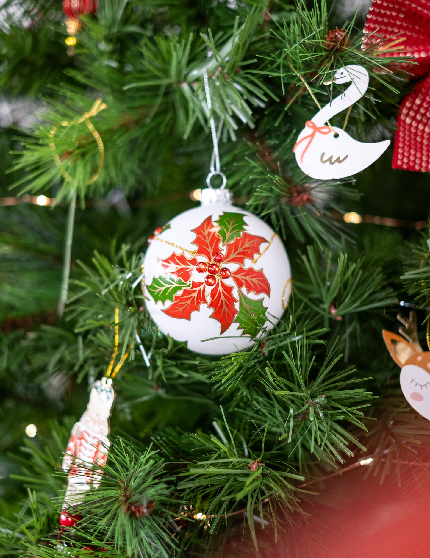 2 fehér üveggolyó magyallal 8 cm fenyőfára