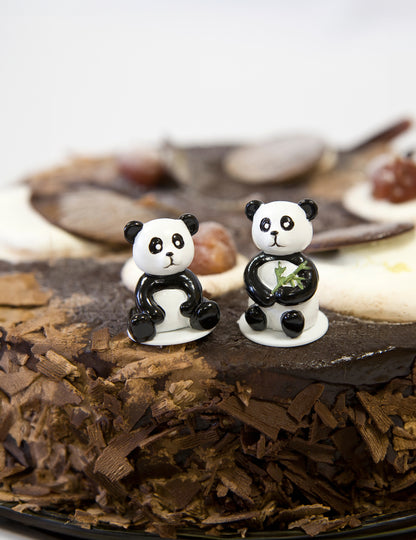 2 db gyantából készült pandafigura 7 cm tortához