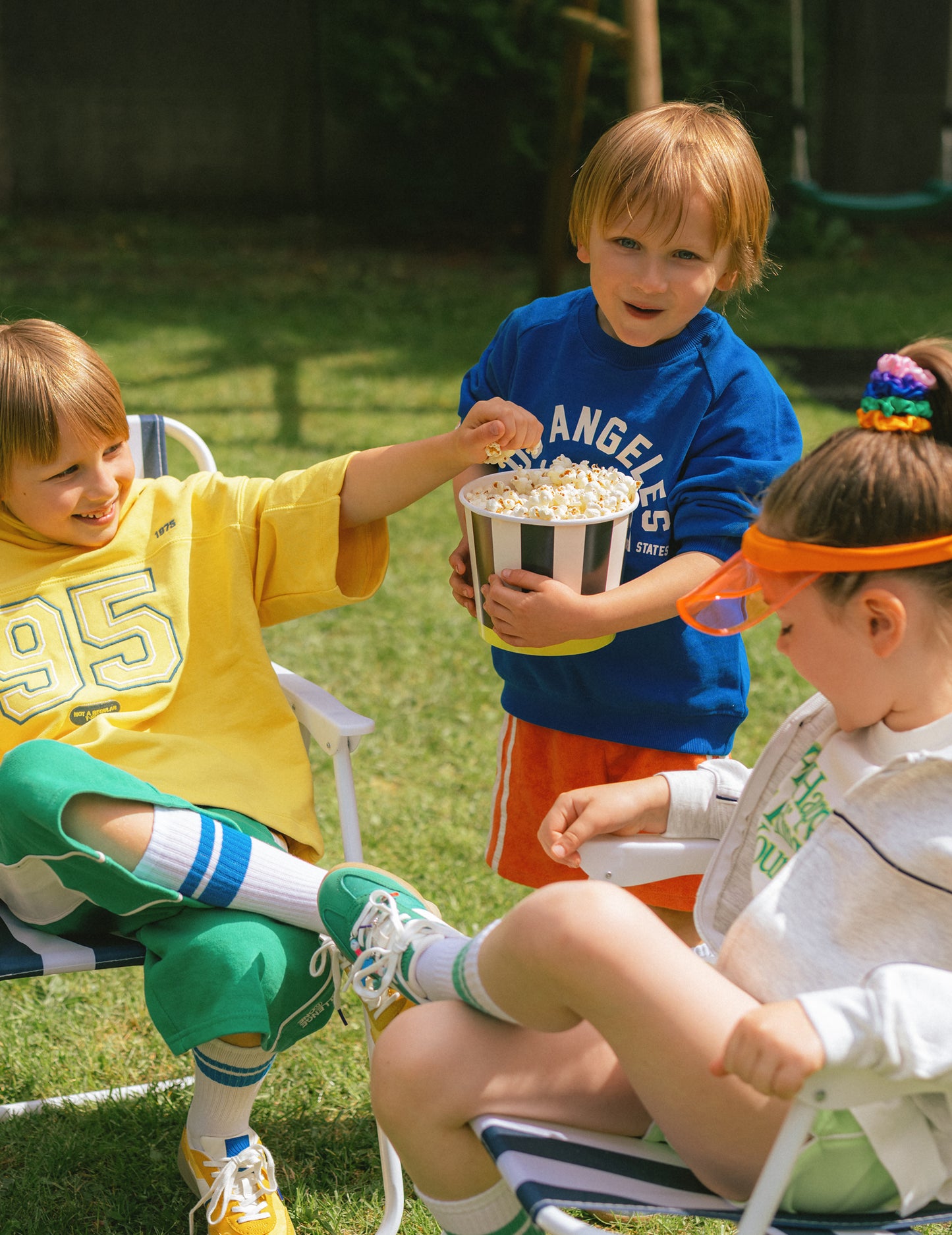 2 fekete-fehér csíkos kartondoboz 14 cm