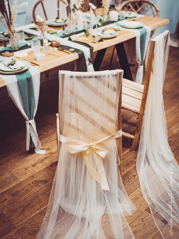 2 elefántcsont színű székfátyol és szatén szalagok, 2,6 x 1,6 m, elegáns esküvői ruha