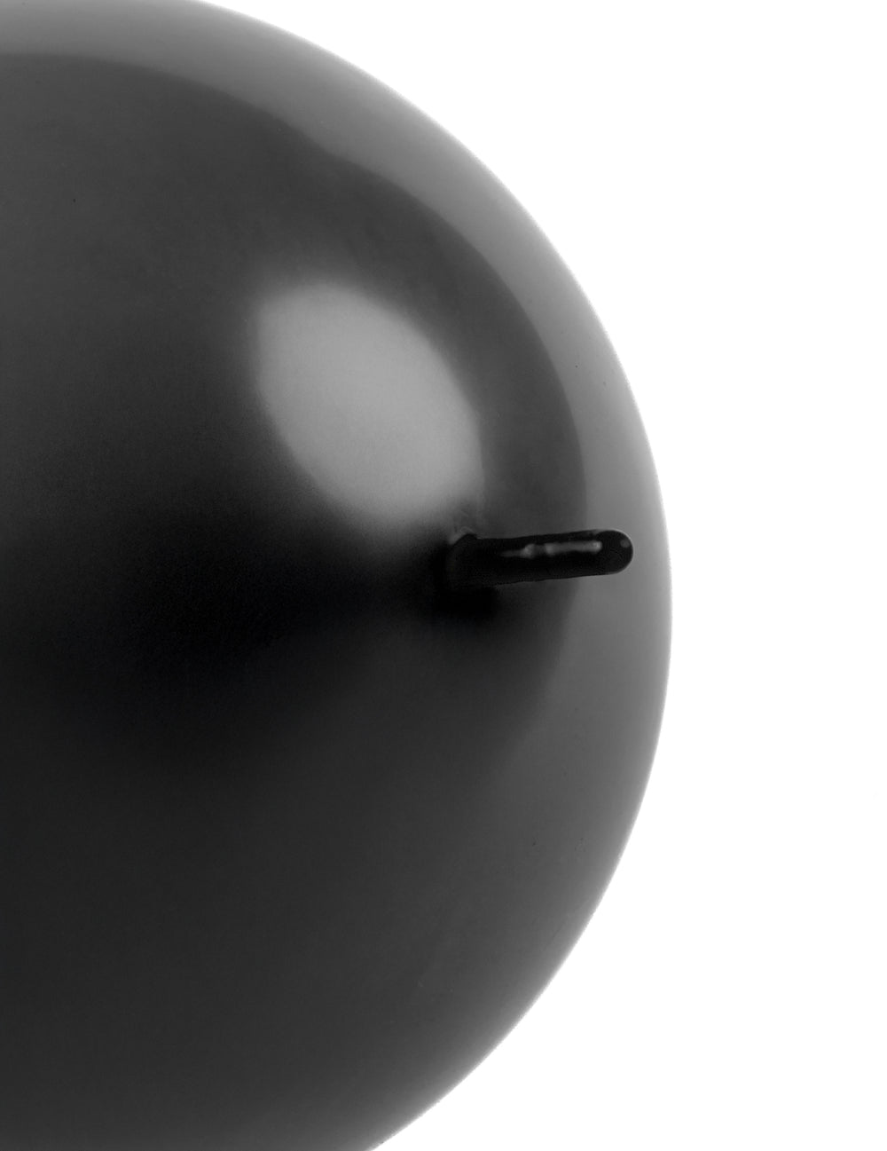 Détail de l'embout de raccordement du ballon à relier pour décoration de fête noir