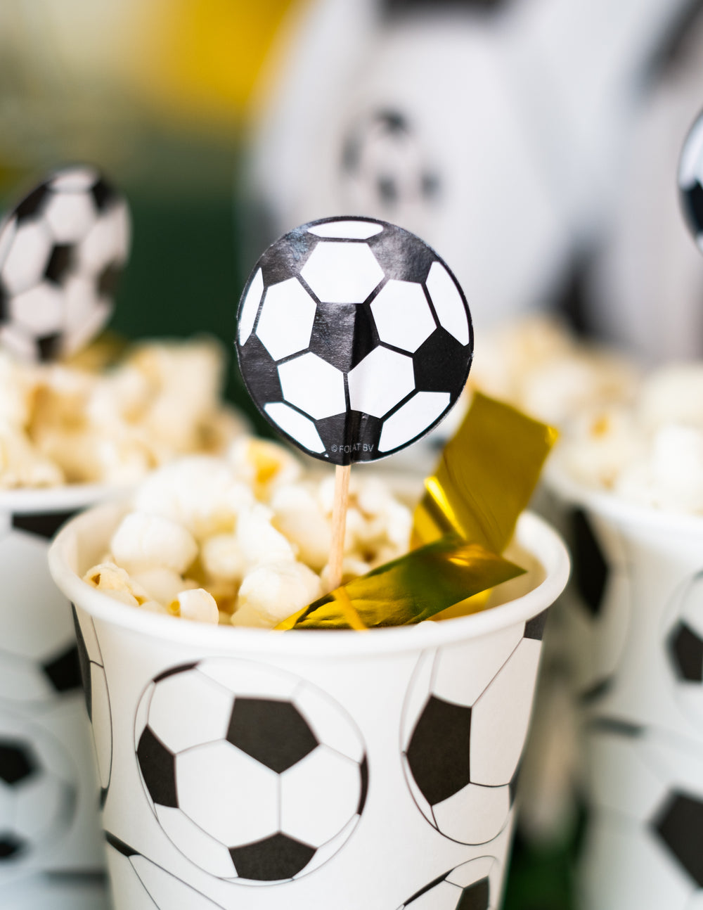 Détail de l'utilisation en décoration de buffet des Bâtonnets Football