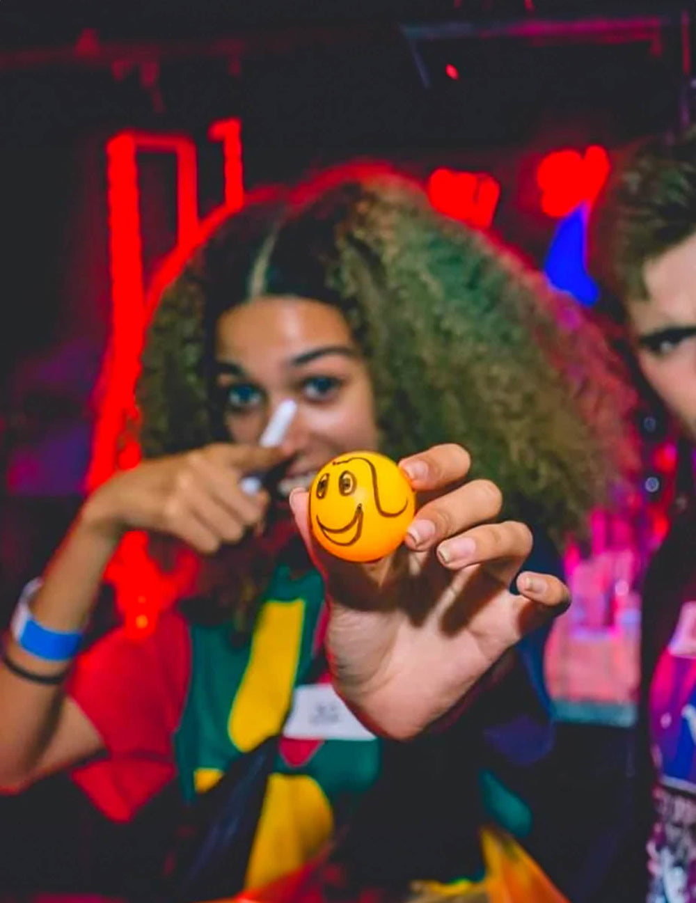 Balle de beer pong avec smiley du gobelet américain carton recyclable pour fête