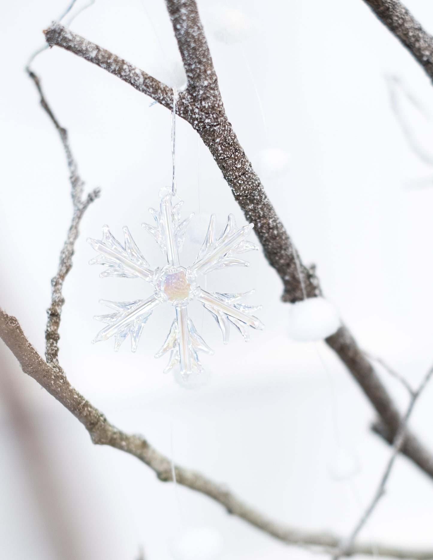3 irizáló üveg hópehely felakasztásra 7 cm fenyőfára
