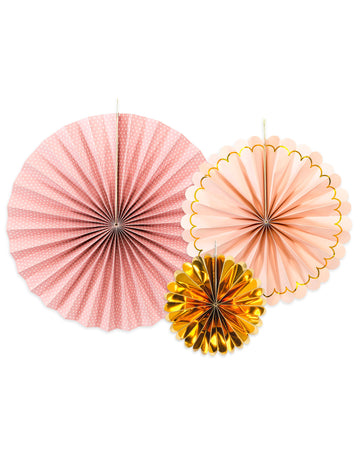 3 kartonból készült rosé-arany rózsadísz