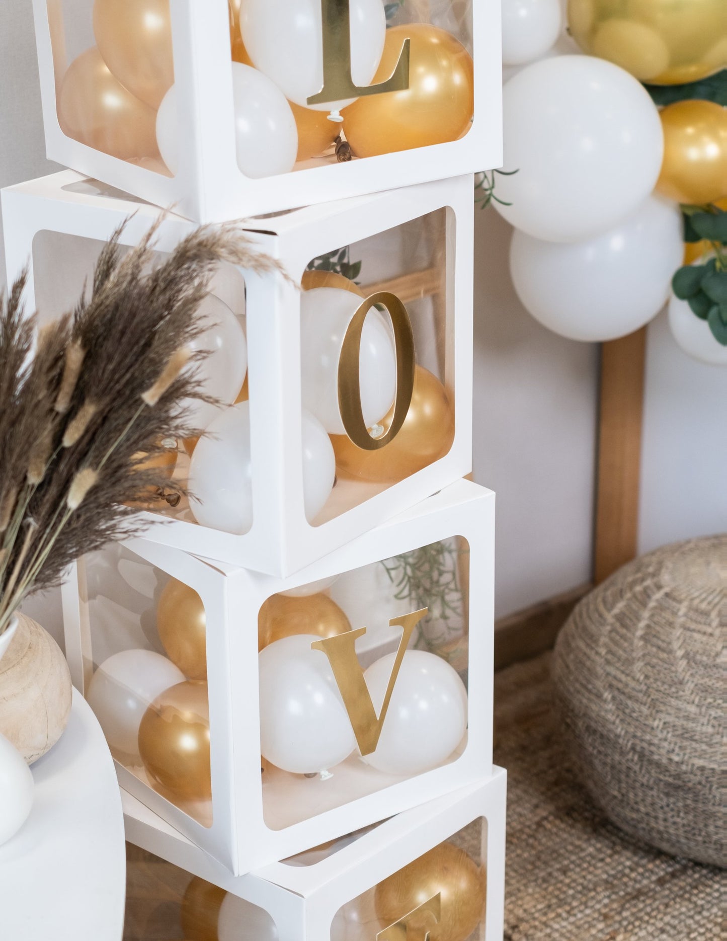 4 db fehér átlátszó lufival ellátott kocka, 30 db cm testreszabható dekoráció