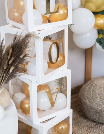 4 db fehér átlátszó lufival ellátott kocka, 30 db cm testreszabható dekoráció